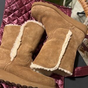 BearPaw Tan Shearling Winter Boots